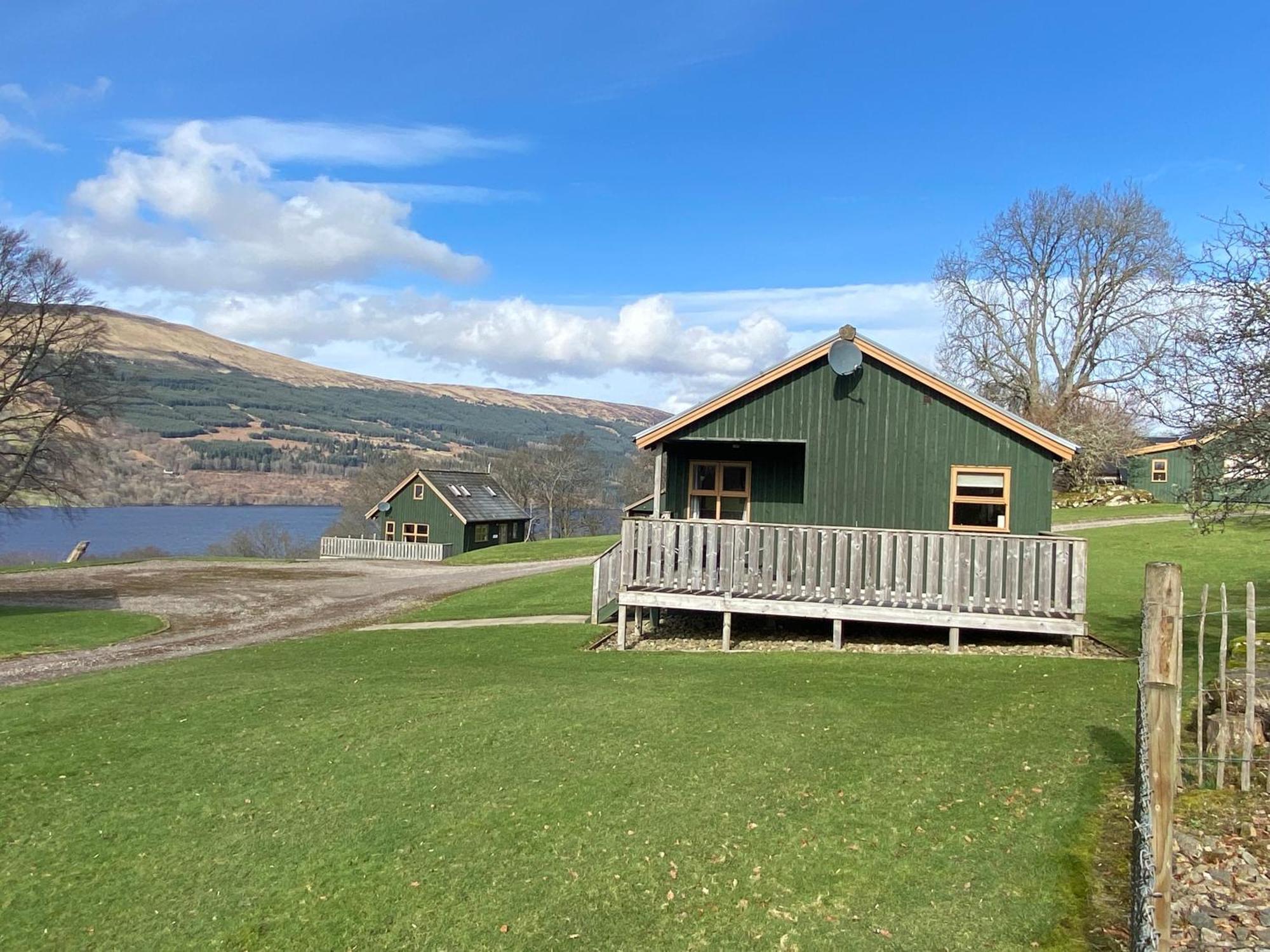 Bracken Lodges, Loch Tay, Linnie Lodge アバーフェルディ エクステリア 写真