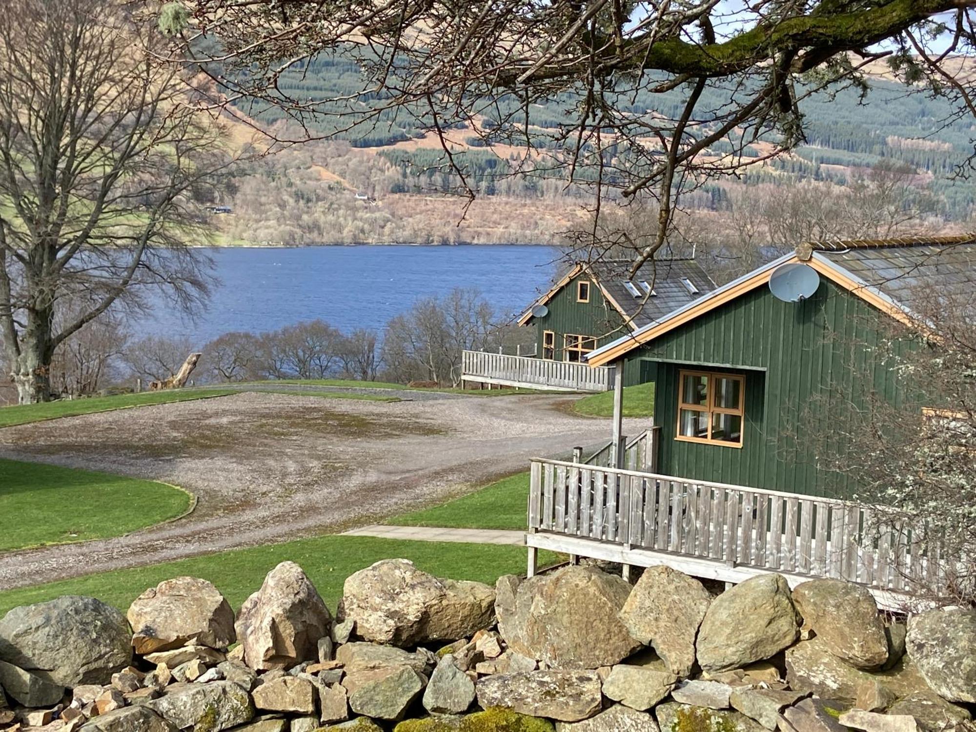 Bracken Lodges, Loch Tay, Linnie Lodge アバーフェルディ エクステリア 写真
