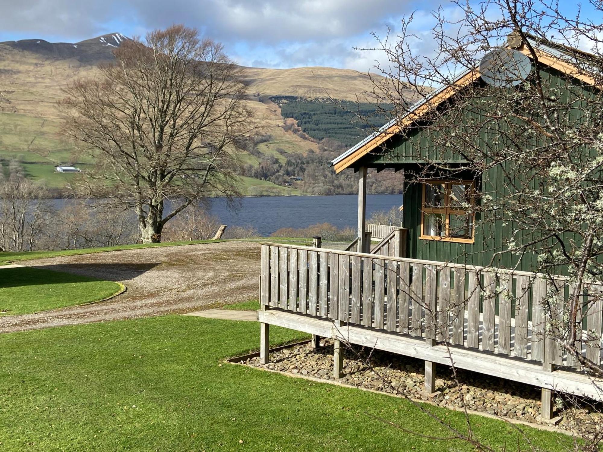 Bracken Lodges, Loch Tay, Linnie Lodge アバーフェルディ エクステリア 写真